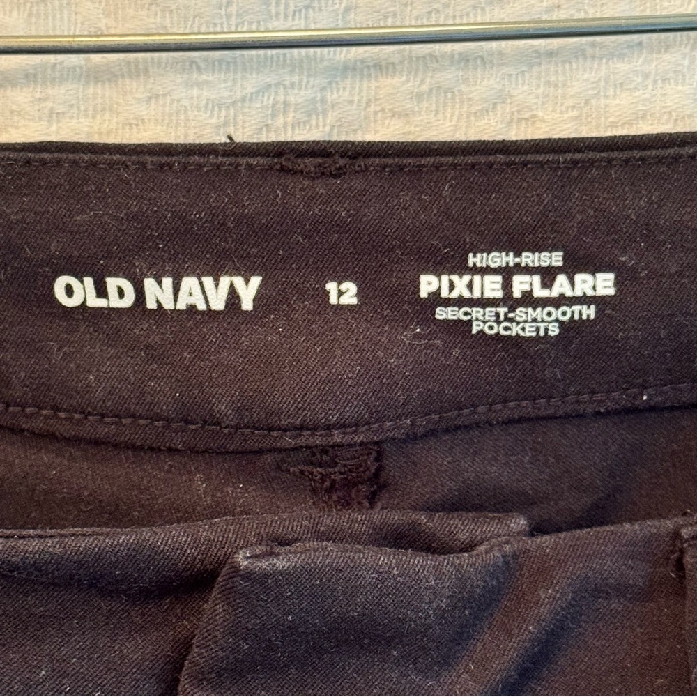 Old Navy High-Waisted Pixie Flare Pants - Black - size 12 Regular